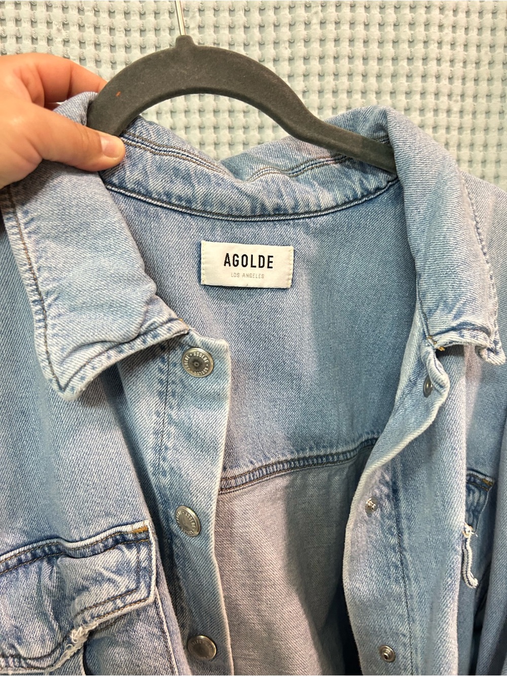 Agolde Light Blue Cropped Denim Jacket with Raw Hem - Picture 4 of 5